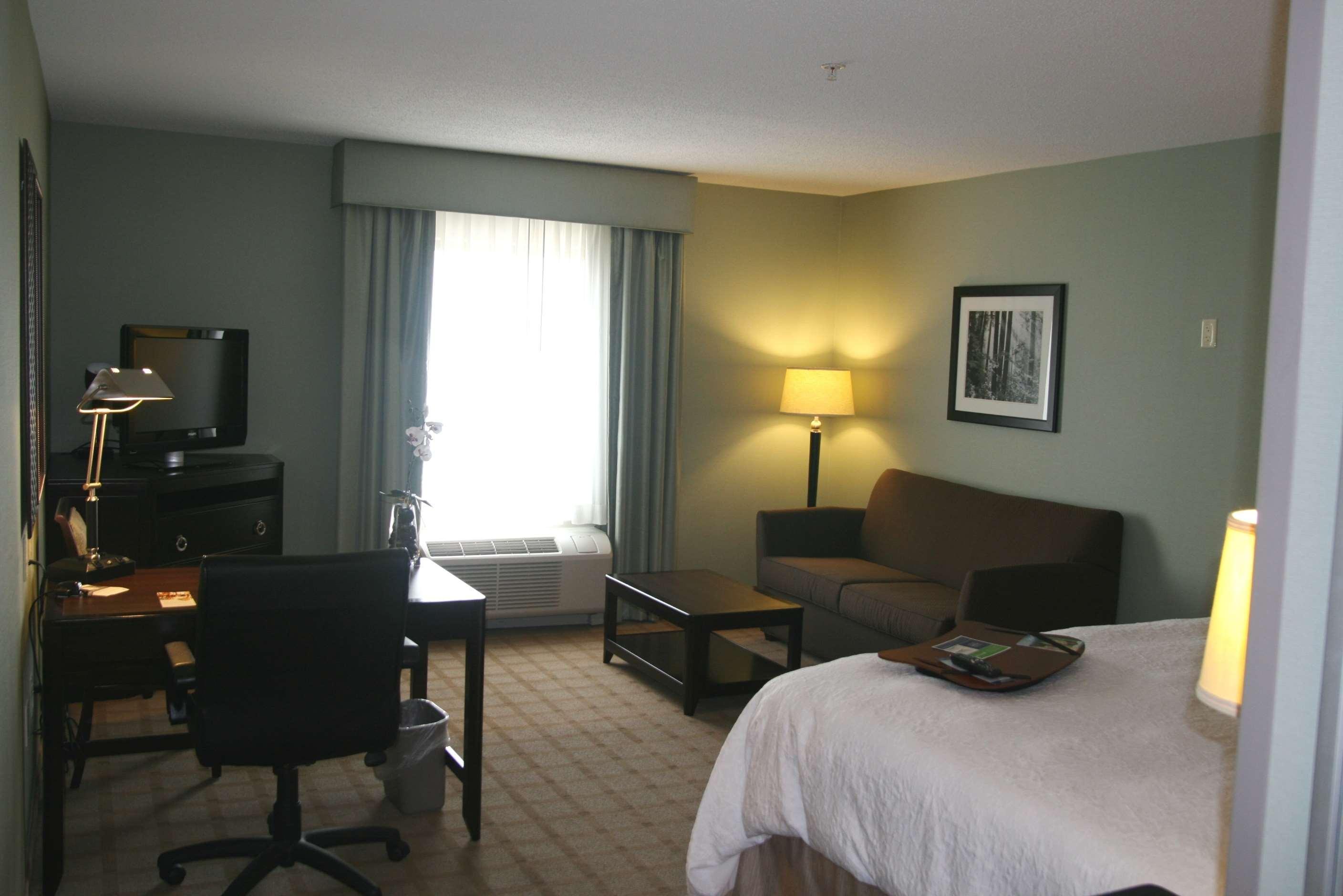 Hampton Inn & Suites Detroit-Canton Exterior photo